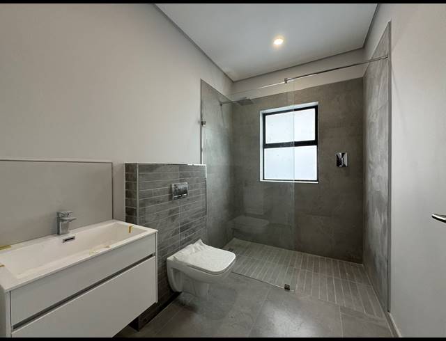 4 BEDROOM HOUSE FOR SALE IN SANDOWN